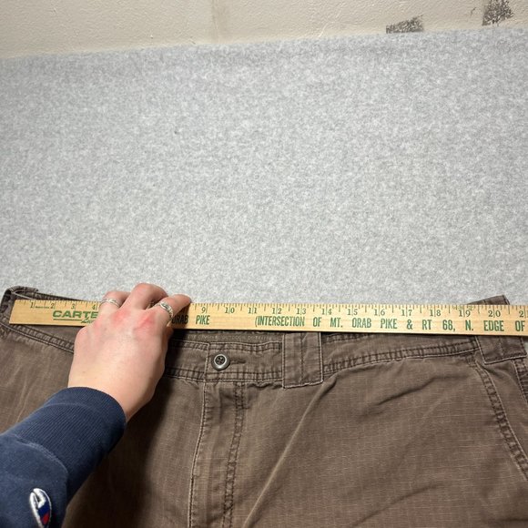 Eddie Bauer Shorts Mens 40 Brown Cargo Ripstop Outdoor Hiking 10 Inseam Pocket - Picture 3 of 10